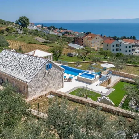 Charming With Pool Villa