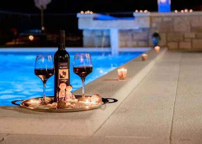 Charming With Pool * Bol