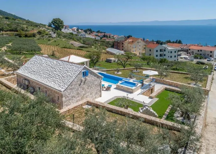 Charming With Pool Villa