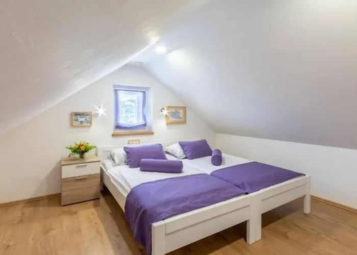 Charming With Pool Bol