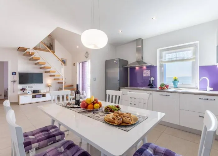 Charming With Pool Villa *