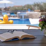 Charming With Pool * Bol