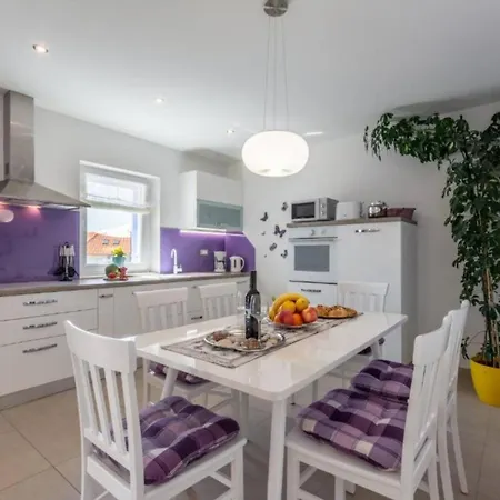 Charming With Pool * Bol