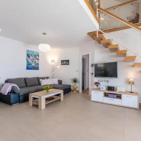 Charming With Pool Villa