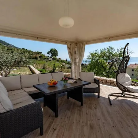 Charming With Pool Villa *