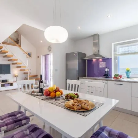 Charming With Pool Villa *