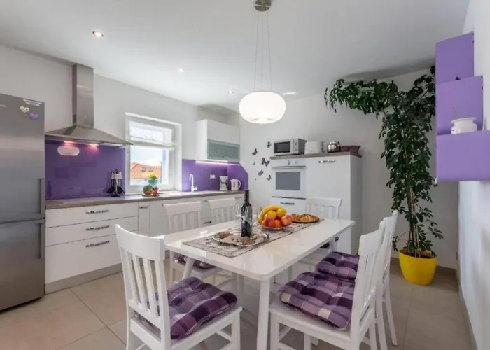 Charming With Pool * بول