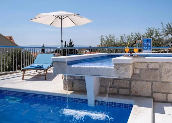 فيلة Charming With Pool بول