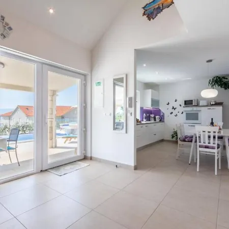 Charming With Pool Villa