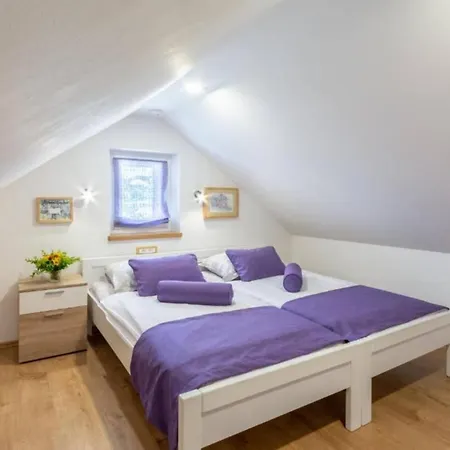 Charming With Pool Bol